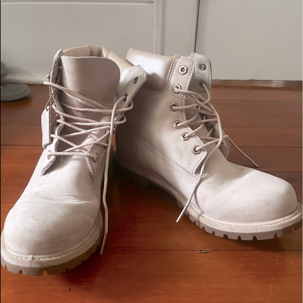 light pink timberland boots mens size 10 so womens 9 or 9 1/2